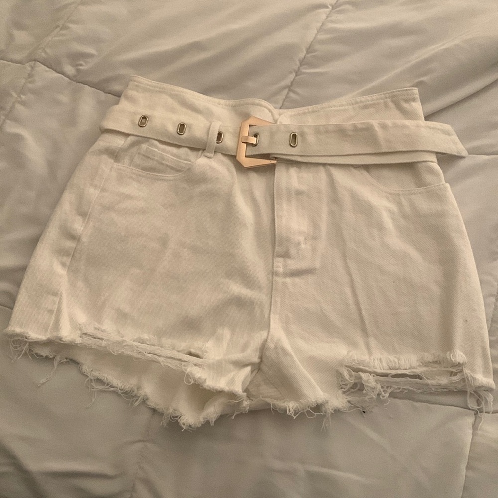 White jeans with gold and white belt.